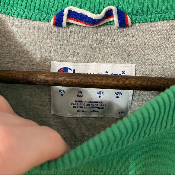 Champion Crewneck - Picture 4 of 6